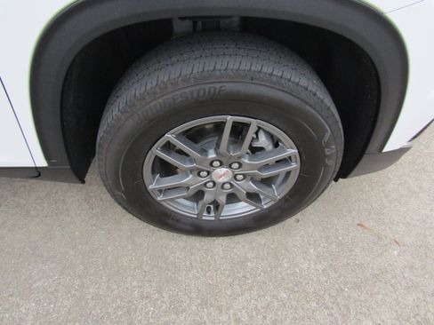 Used 2025 GMC Acadia Elevation AWD/4WD image 12