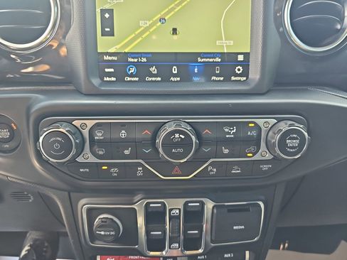 Used 2022 Jeep Wrangler Unlimited Rubicon AWD/4WD image 25
