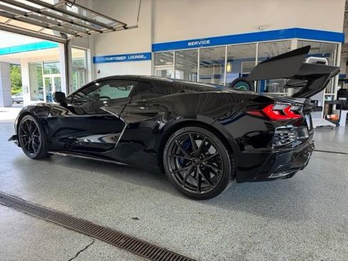 Used 2026 Chevrolet Corvette ZR1 w/ ZR1 Carbon Fiber Aero Package RWD image 5