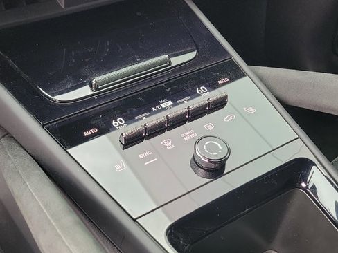 Certified 2024 Porsche Cayenne Turbo GT AWD/4WD image 31