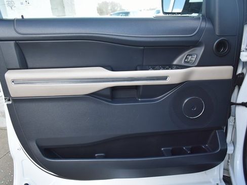 Used 2023 Ford Expedition Max XLT image 14