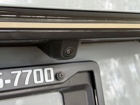 Used 2023 BMW X7 xDrive40i w/ M Sport Package AWD/4WD image 19