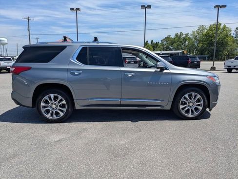Used 2020 Chevrolet Traverse Premier w/ LPO, 'HIT The Road' Package FWD image 3