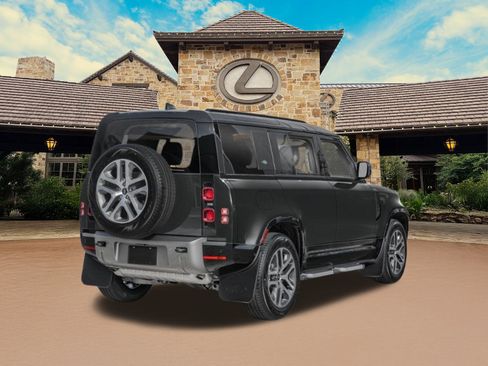 Used 2024 Land Rover Defender 110 X-Dynamic SE image 2