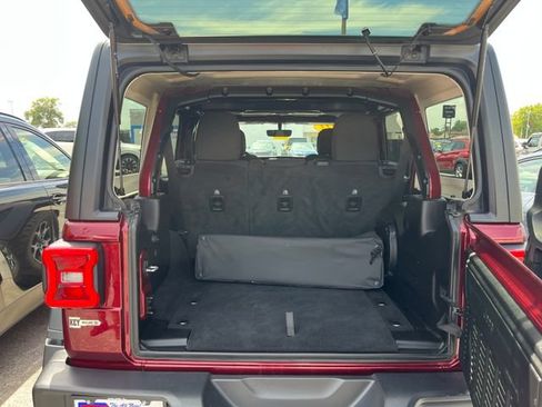 Used 2022 Jeep Wrangler Unlimited Rubicon w/ LED Lighting Group AWD/4WD image 5