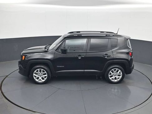 Used 2018 Jeep Renegade Latitude w/ Cold Weather Group AWD/4WD image 20