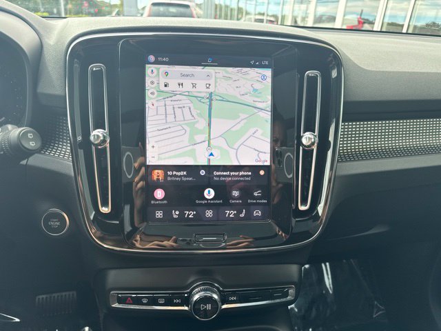 Certified 2025 Volvo XC40 B5 Plus AWD/4WD image 22