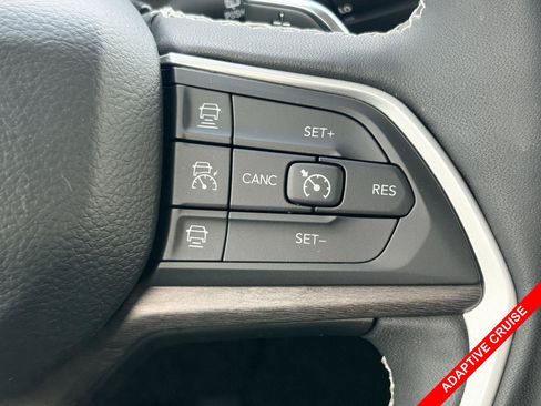 Used 2023 Jeep Grand Cherokee L Limited w/ Black Appearance Package AWD/4WD image 9