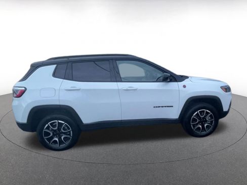 Used 2025 Jeep Compass Trailhawk image 16