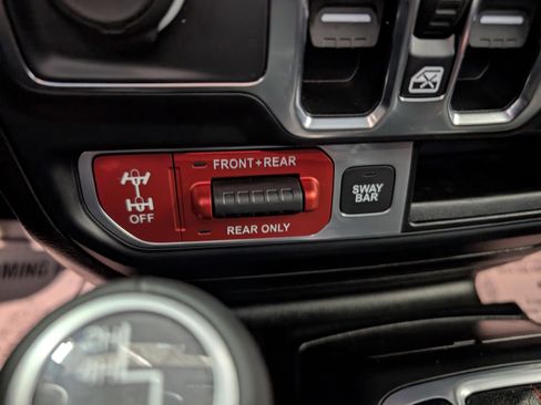 Used 2018 Jeep Wrangler Unlimited Rubicon image 18