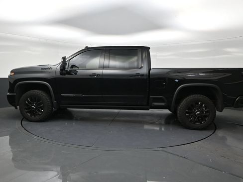 Used 2026 Chevrolet Silverado 2500 High Country w/ High Country Premium Package AWD/4WD image 2