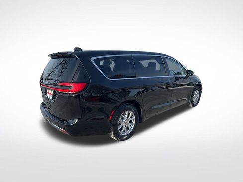 Used 2024 Chrysler Pacifica Touring-L image 44