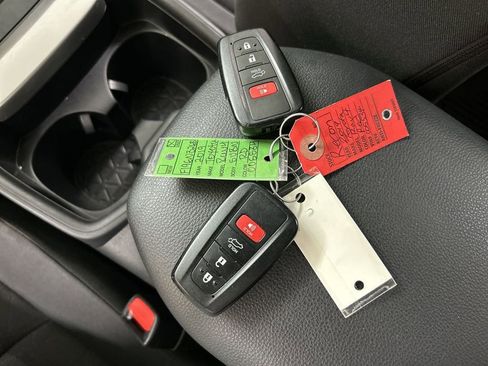 Used 2019 Toyota RAV4 XLE w/ Convenience Package AWD/4WD image 12
