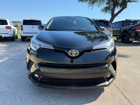Used 2019 Toyota C-HR Limited FWD image 2