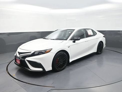 Used 2024 Toyota Camry SE FWD image 3