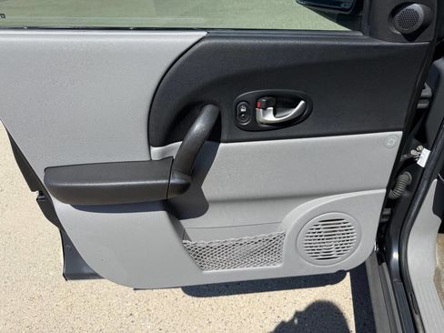 Used 2005 Saturn Vue AWD V6 w/ Comfort Pkg image 9