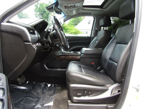 Used 2018 Chevrolet Suburban LT image 18