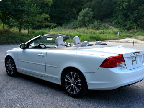 Used 2011 Volvo C70 T5 image 3