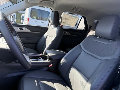 New 2026 Ford Explorer Active image 9
