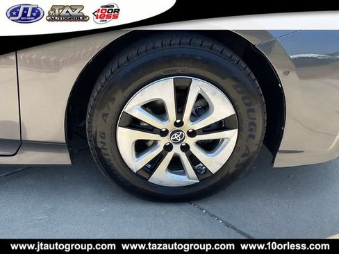 Used 2018 Toyota Prius Three FWD image 9