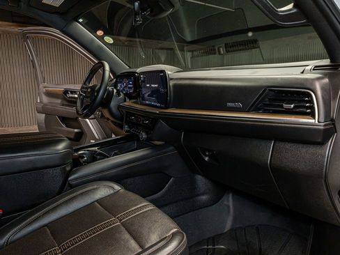 Used 2025 Chevrolet Tahoe High Country image 16