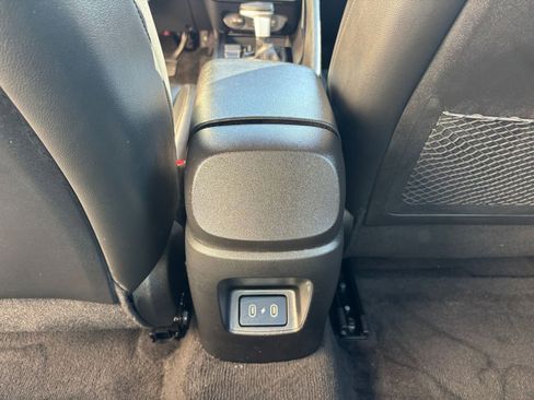 Used 2025 Hyundai Elantra Limited image 35