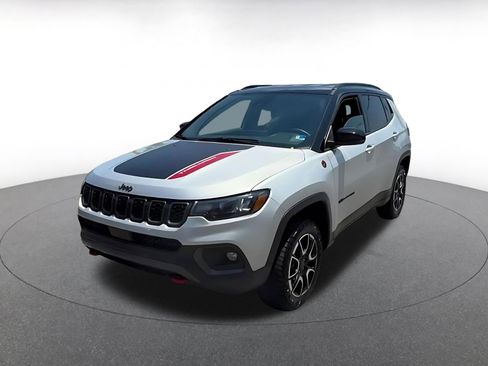 Used 2025 Jeep Compass Trailhawk AWD/4WD image 7