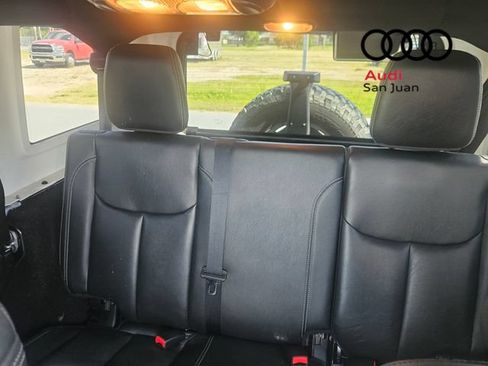 Used 2017 Jeep Wrangler Unlimited Rubicon w/ Connectivity Group AWD/4WD image 14