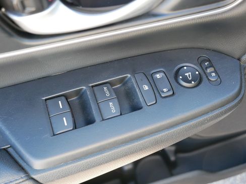 Used 2020 Honda CR-V Touring image 25