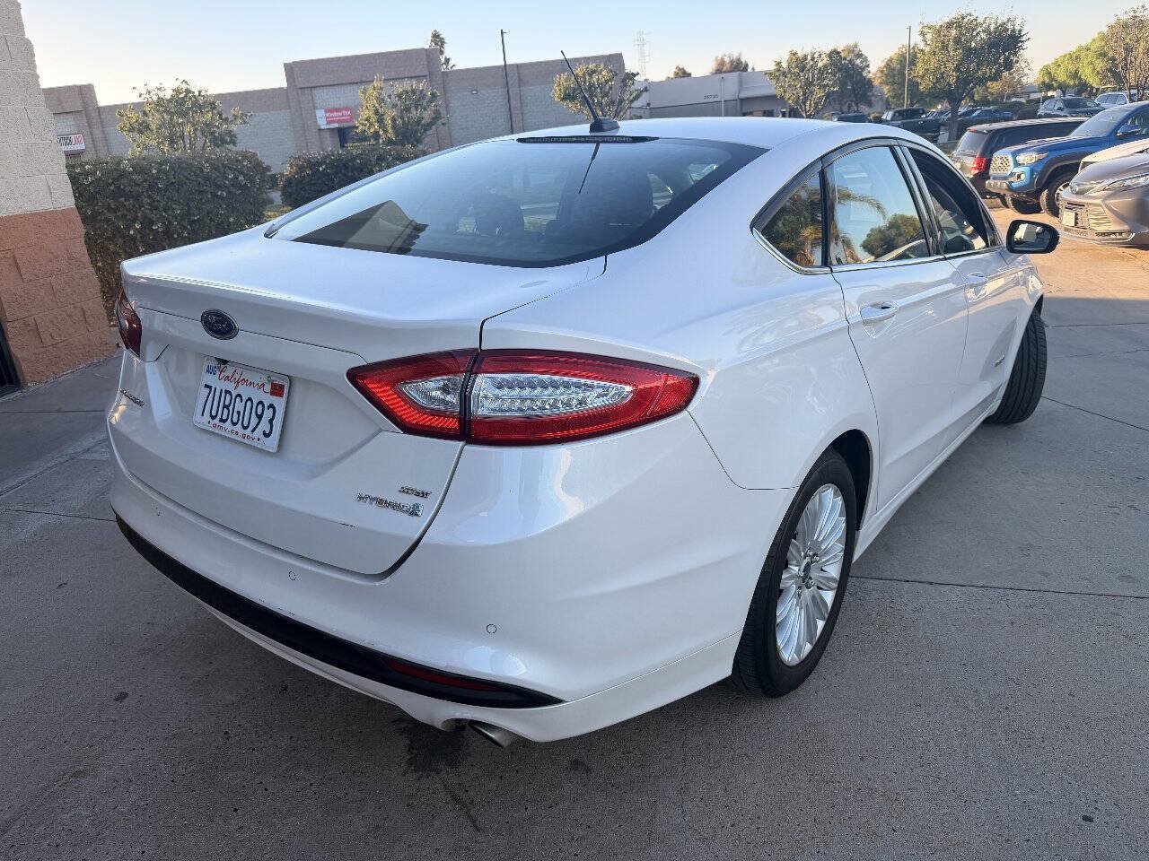 Used 2016 Ford Fusion SE FWD image 9