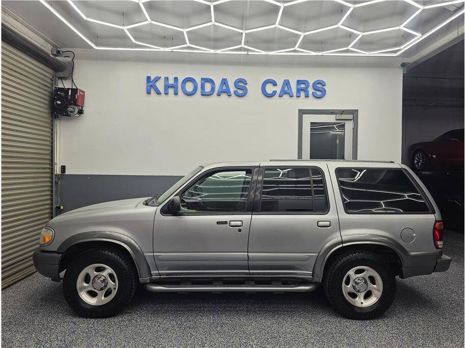Used 2000 Ford Explorer XLT AWD/4WD image 1