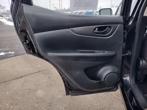 Used 2020 Nissan Rogue Sport S image 23