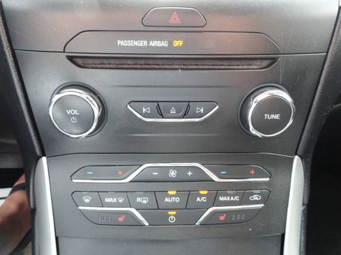 Used 2018 Ford Edge SEL w/ Equipment Group 201A FWD image 21