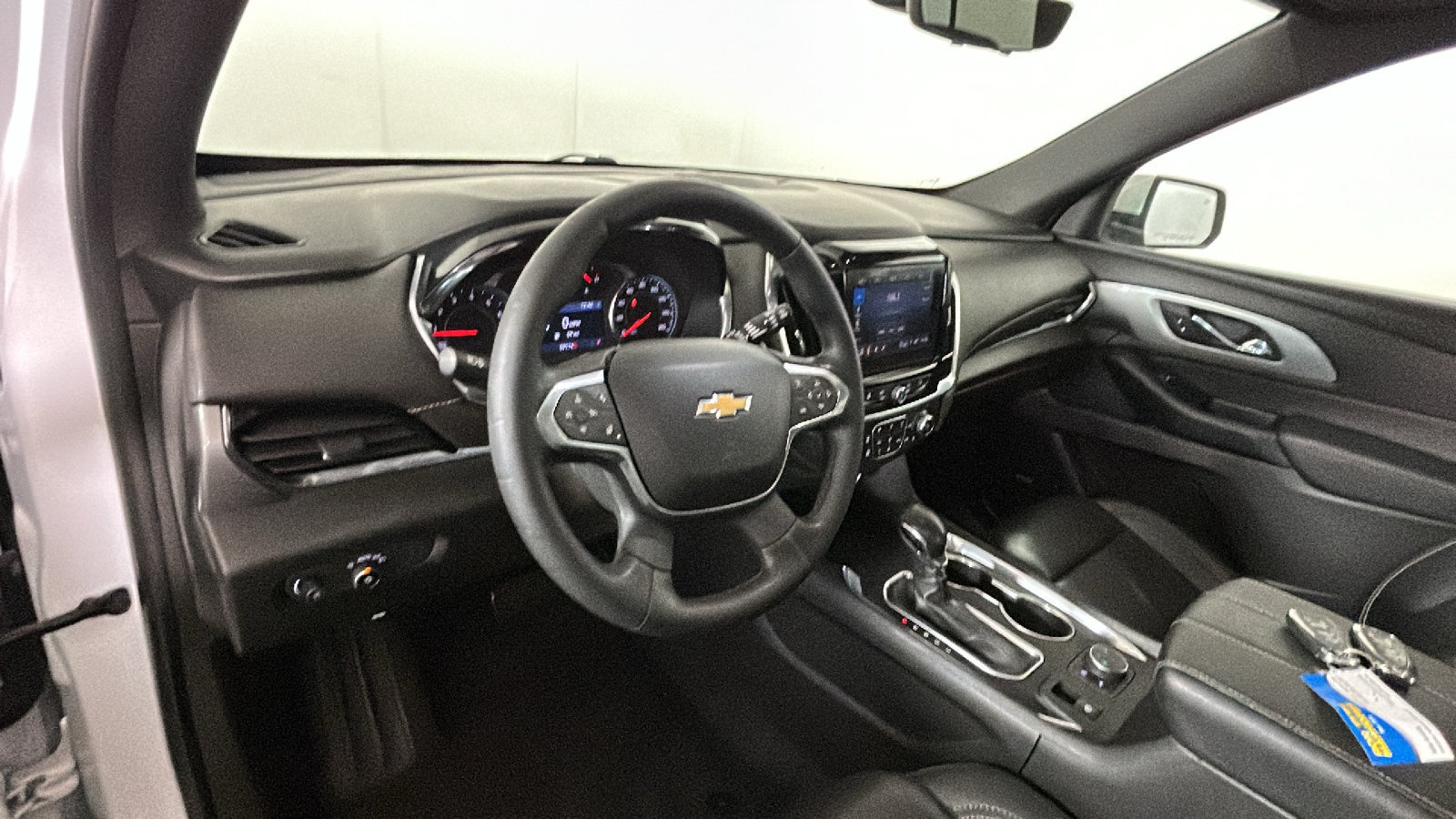 Used 2023 Chevrolet Traverse LT w/ LT Premium Package AWD/4WD image 17