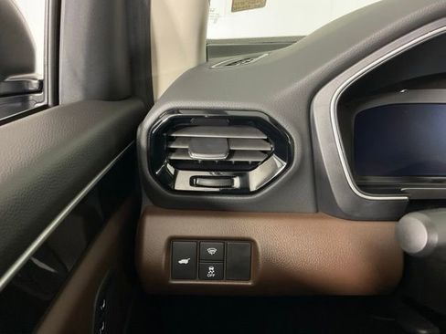 Used 2025 Honda Pilot Elite image 27