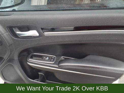 Used 2023 Chrysler 300 Touring L image 21