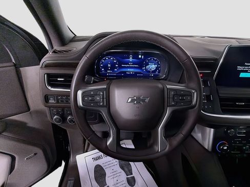 Used 2022 Chevrolet Suburban Z71 w/ Luxury Package AWD/4WD image 12