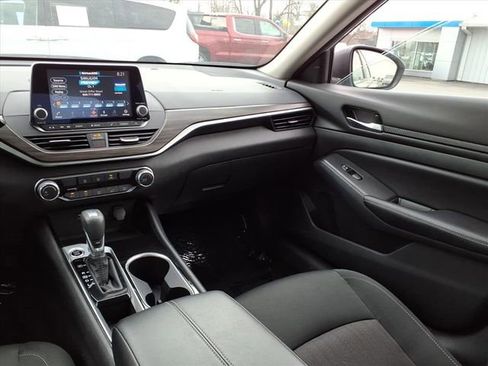 Used 2024 Nissan Altima 2.5 SV FWD image 17