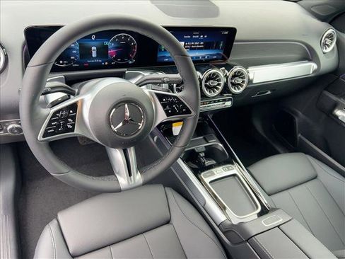 Used 2026 Mercedes-Benz GLB 250 4MATIC image 3