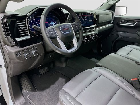 New 2026 GMC Sierra 1500 SLT image 9
