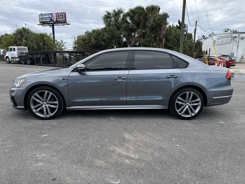 Used 2018 Volkswagen Passat 2.0T R-Line image 3