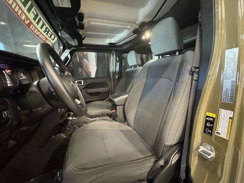Used 2025 Jeep Wrangler Sport image 5