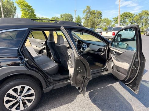 Used 2023 Subaru Outback Premium AWD/4WD image 33