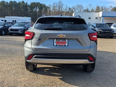 New 2026 Chevrolet Trax LT image 3