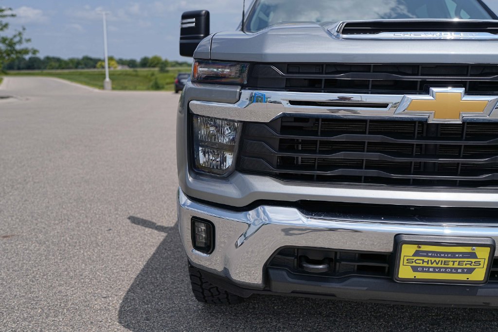 Used 2025 Chevrolet Silverado 2500 LT w/ Convenience Package AWD/4WD image 4