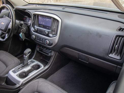 Used 2022 Chevrolet Colorado LT AWD/4WD image 22