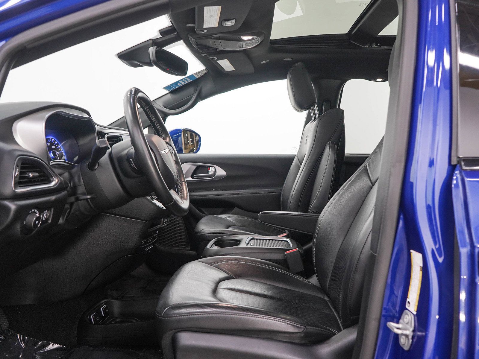 Used 2019 Chrysler Pacifica Touring-L Plus w/ Advanced Safetytec Group FWD image 24