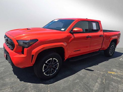 Used 2024 Toyota Tacoma TRD Sport w/ TRD Sport Upgrade Package AWD/4WD image 7