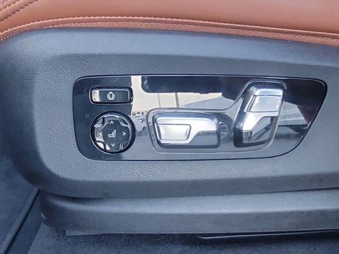 Used 2026 BMW X7 xDrive40i w/ Executive Package AWD/4WD image 16