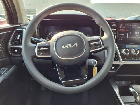Used 2022 Kia Sorento LX image 13